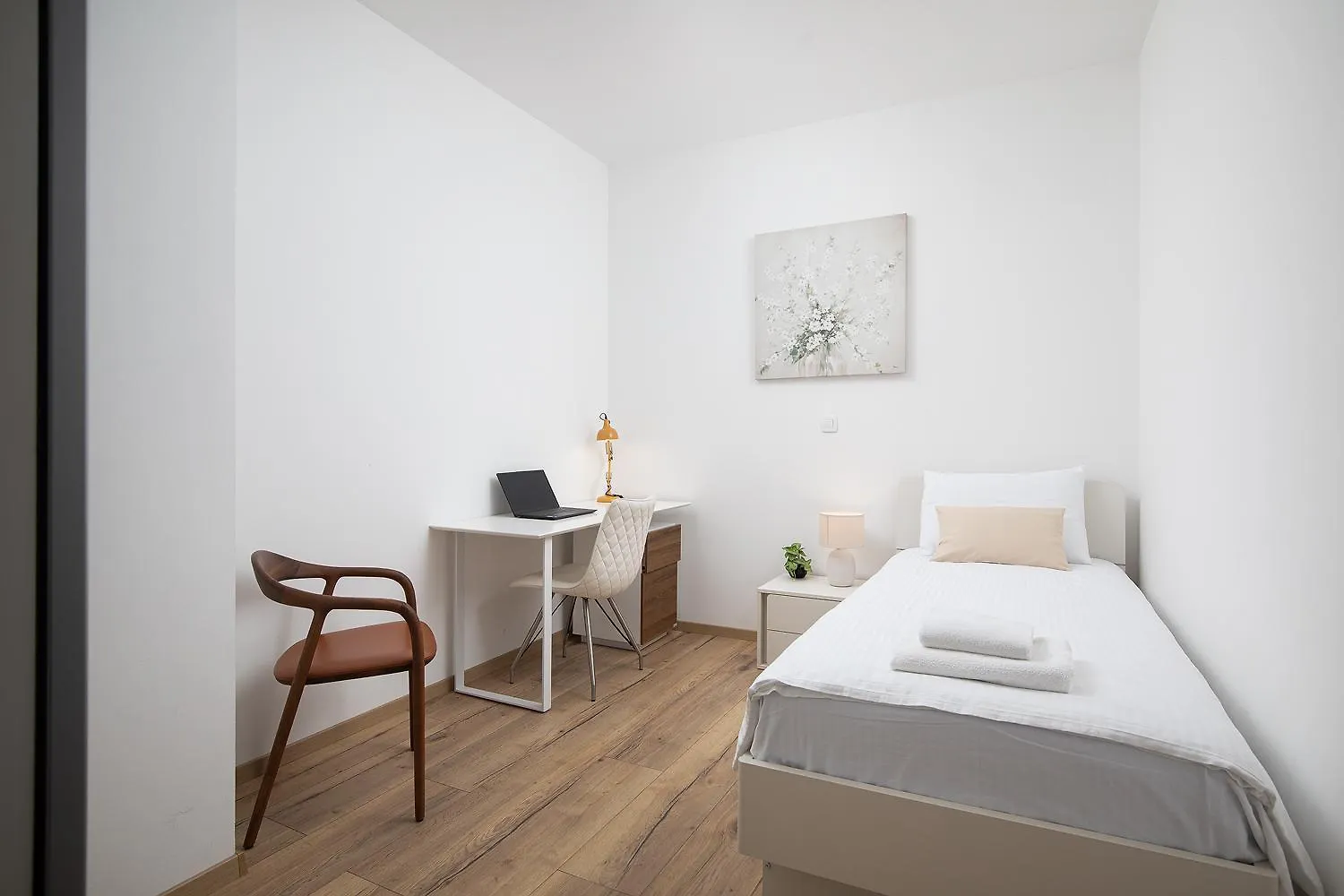 Modern City Center Apartment 풀라